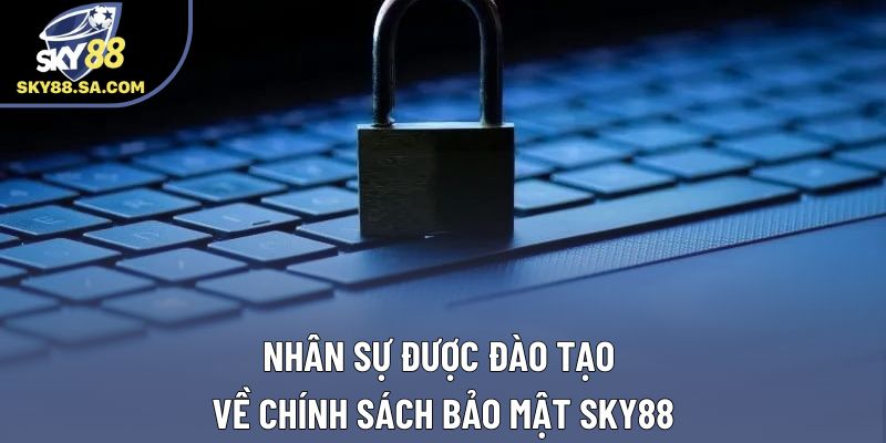 Nhân sự được đào tạo về chính sách bảo mật Sky88